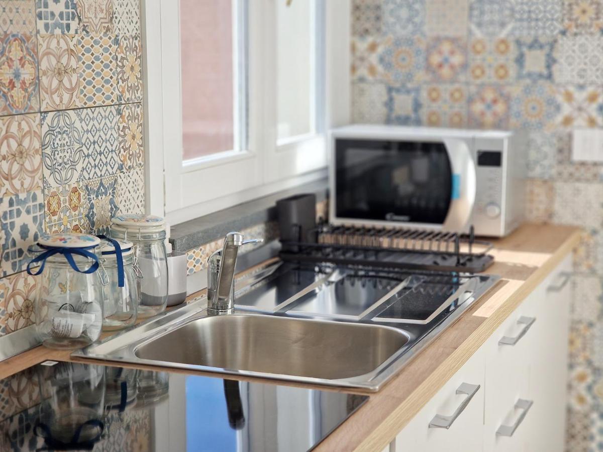 Savarese Luxury Palace Apartment วีโกเอเกวนเซ ภายนอก รูปภาพ