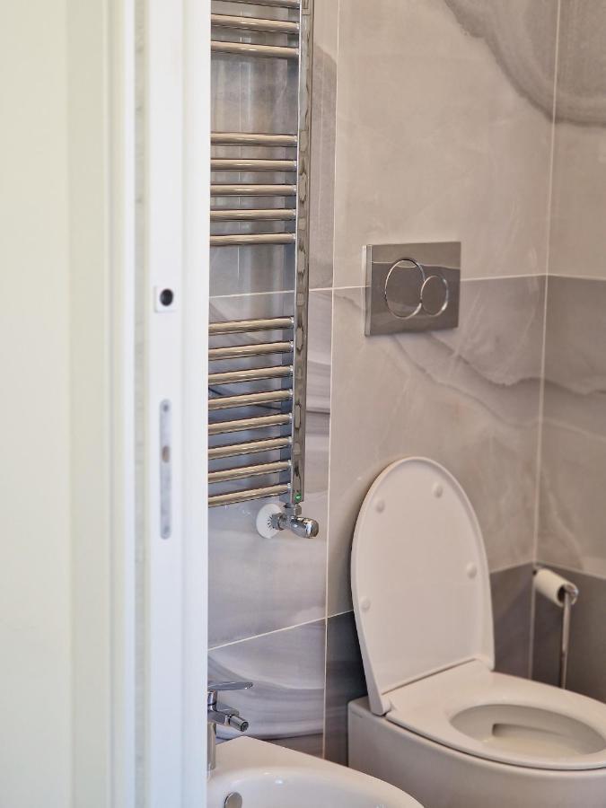 Savarese Luxury Palace Apartment วีโกเอเกวนเซ ภายนอก รูปภาพ