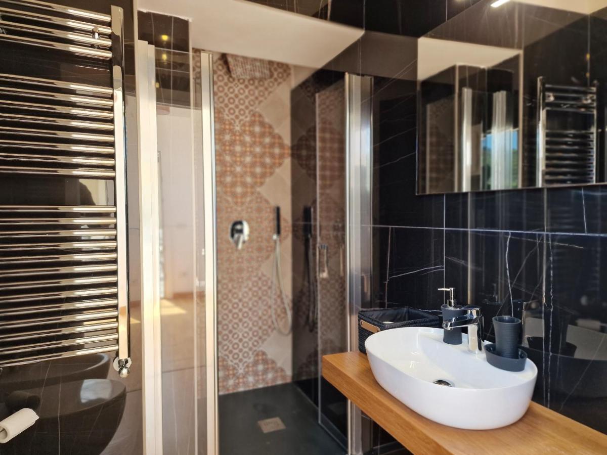 Savarese Luxury Palace Apartment วีโกเอเกวนเซ ภายนอก รูปภาพ
