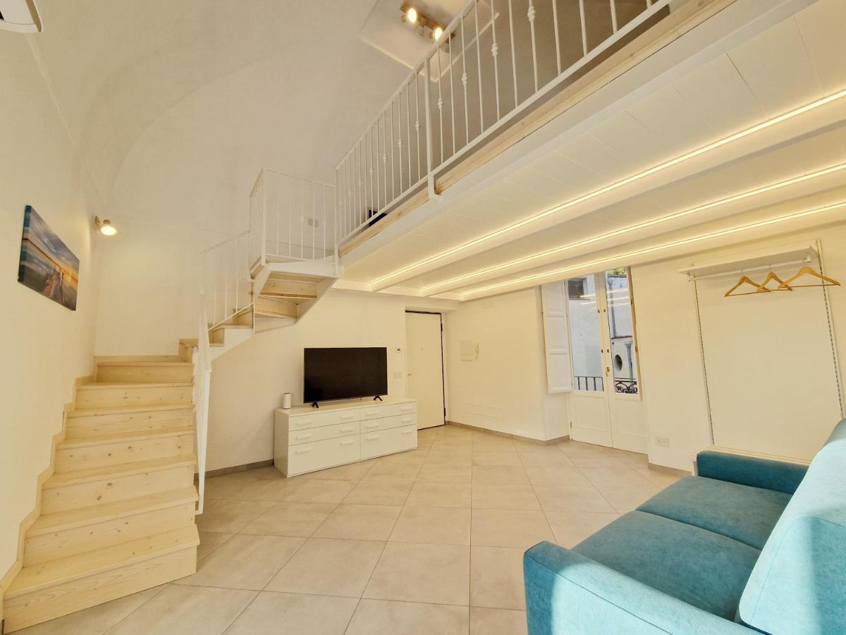 Savarese Luxury Palace Apartment วีโกเอเกวนเซ ภายนอก รูปภาพ